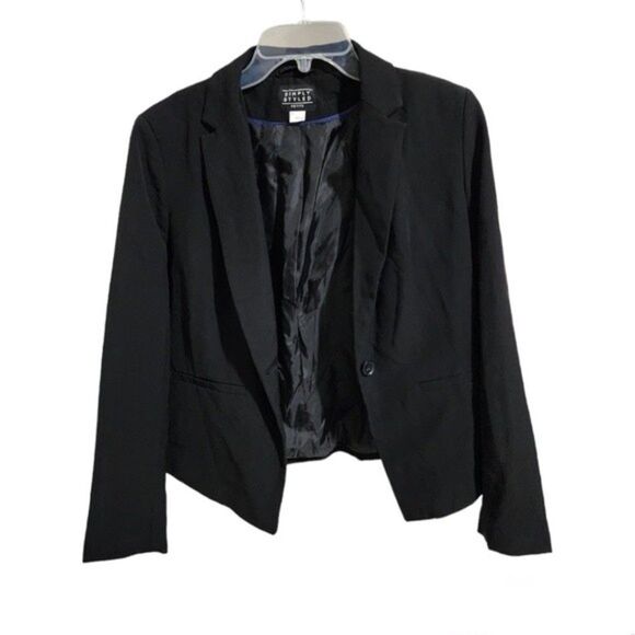 Simply Styled Blazer - Picture 1 of 3